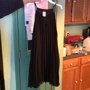 Size L pleated black dress!
